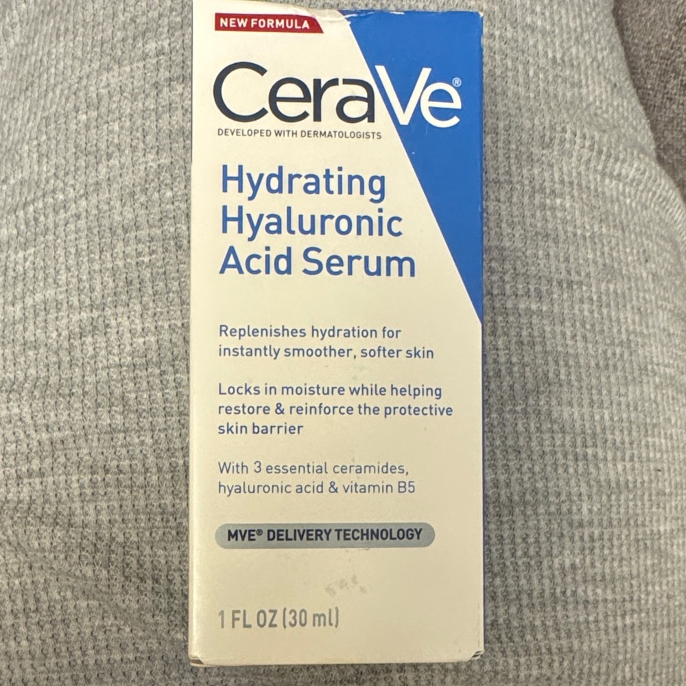 rave Hydrating Serum - Blue and White